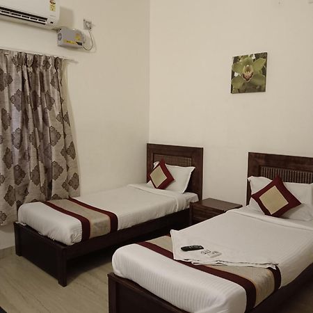 Iris Comfort Inn Τσενάι Εξωτερικό φωτογραφία