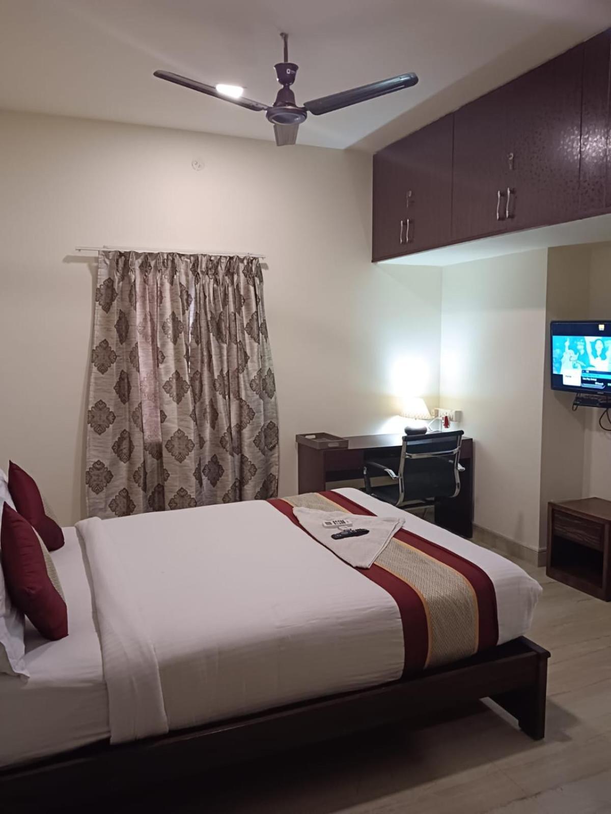 Iris Comfort Inn Τσενάι Εξωτερικό φωτογραφία