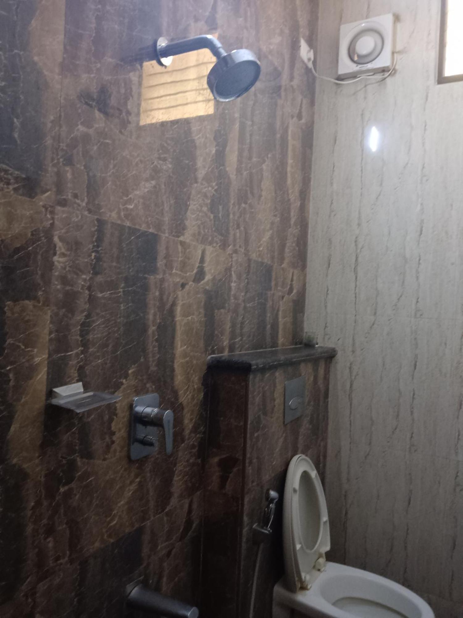 Iris Comfort Inn Τσενάι Εξωτερικό φωτογραφία