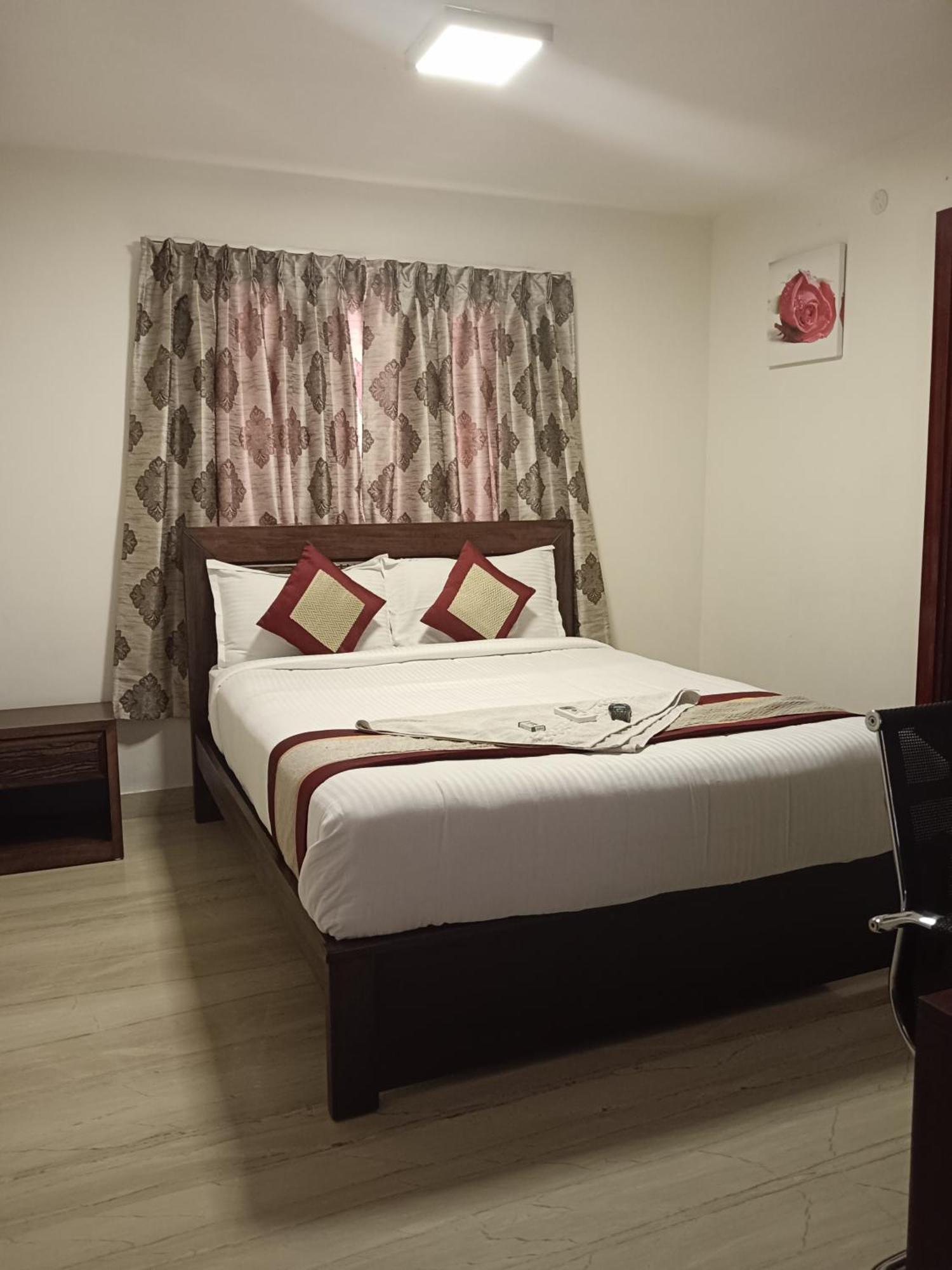 Iris Comfort Inn Τσενάι Εξωτερικό φωτογραφία