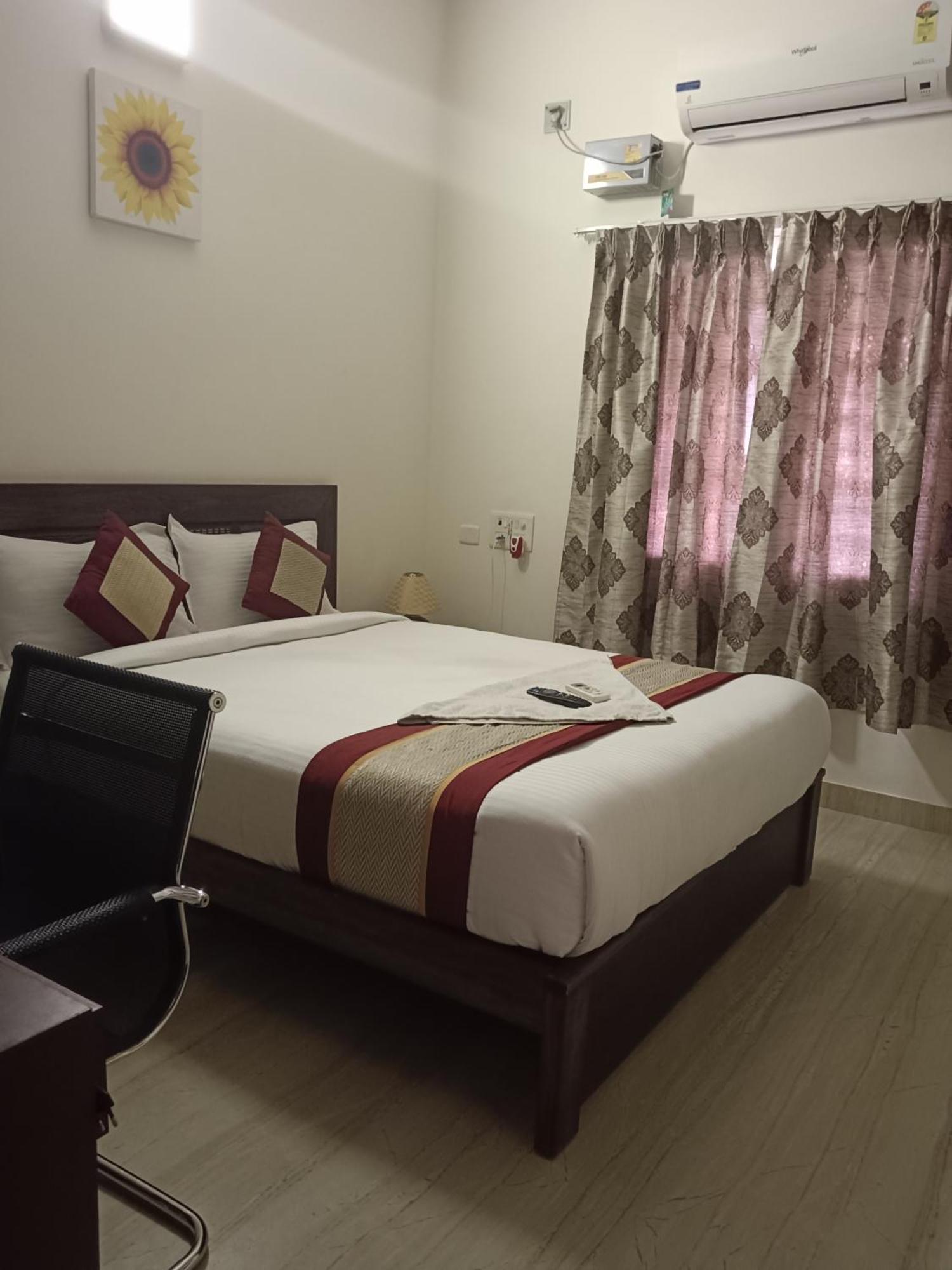 Iris Comfort Inn Τσενάι Εξωτερικό φωτογραφία