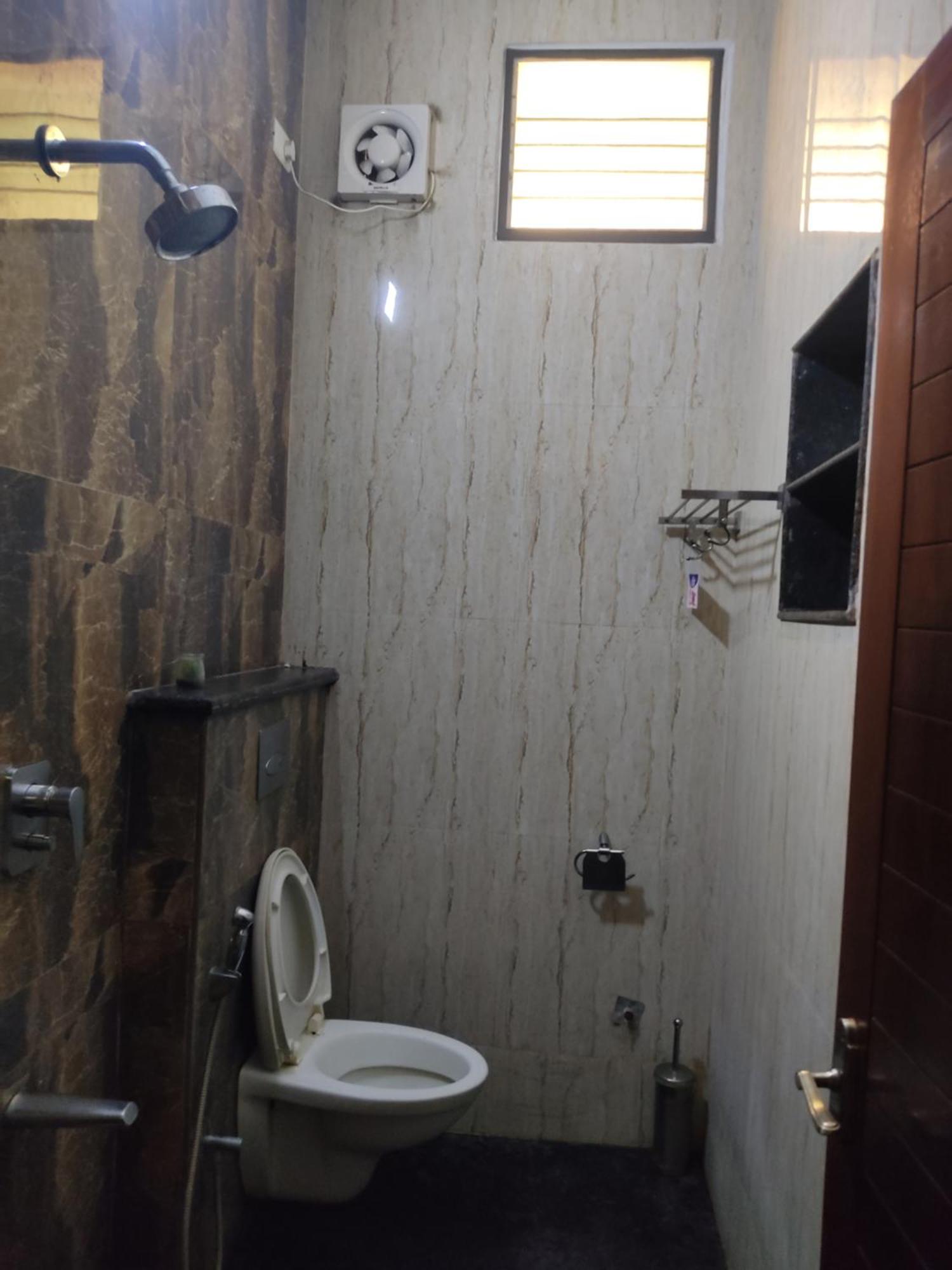 Iris Comfort Inn Τσενάι Εξωτερικό φωτογραφία