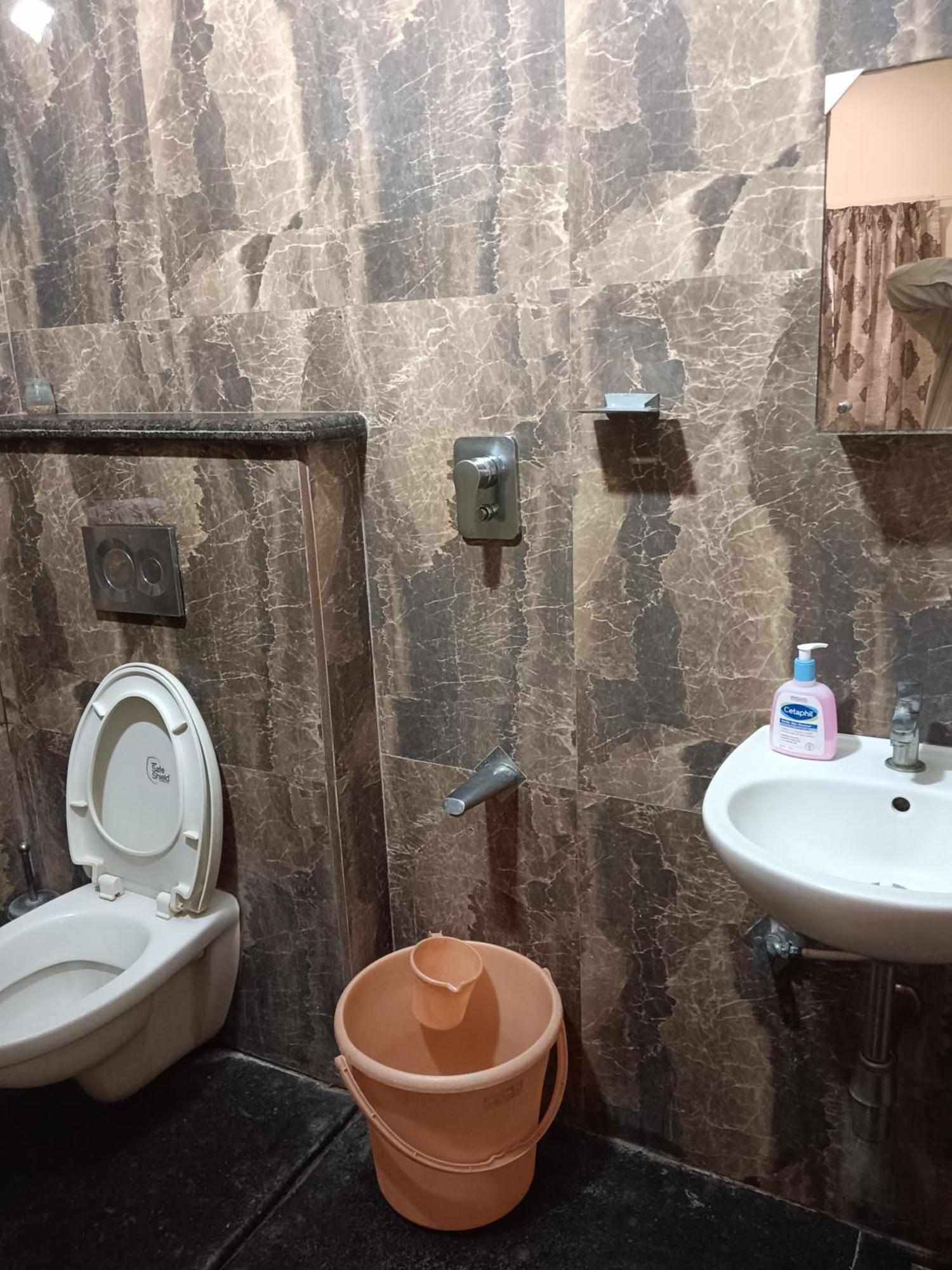 Iris Comfort Inn Τσενάι Εξωτερικό φωτογραφία